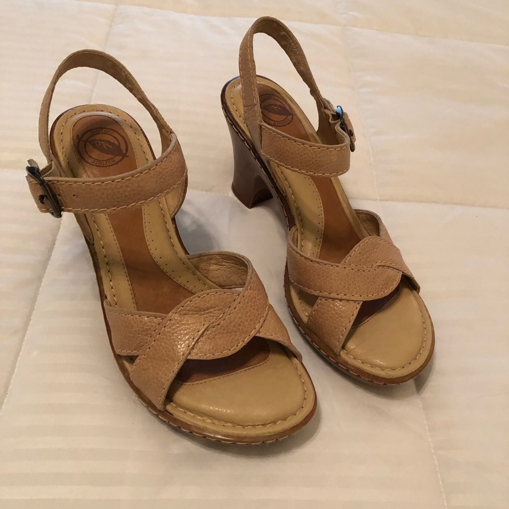 Women’s nude sandals